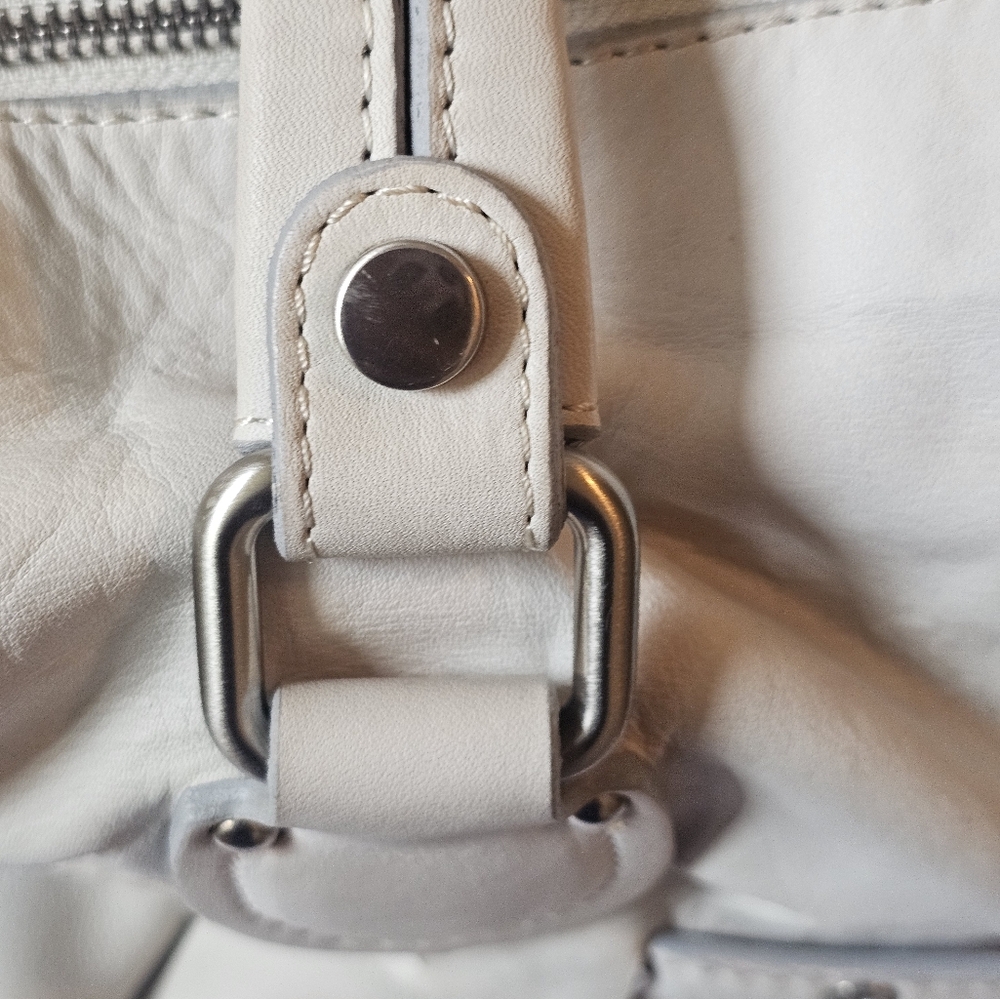 EUC~Tentazione Due Shoulder Bag, Buttery Soft, 100% GENUINE Full Grain LEATHER - Picture 4 of 13